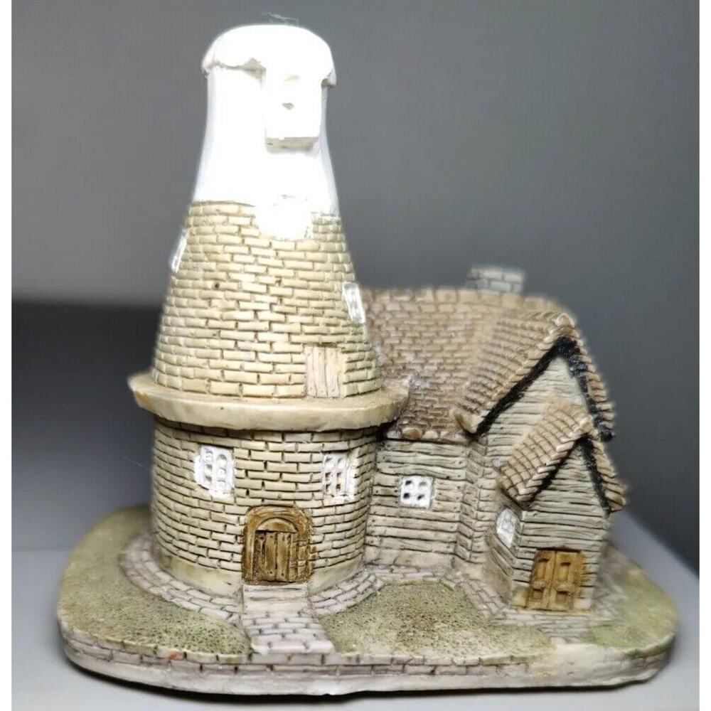 Vintage 'SINGLE OAST' OAST HOUSE BUILDING HAND MADE SCUPLTURE FIGURINE RARE